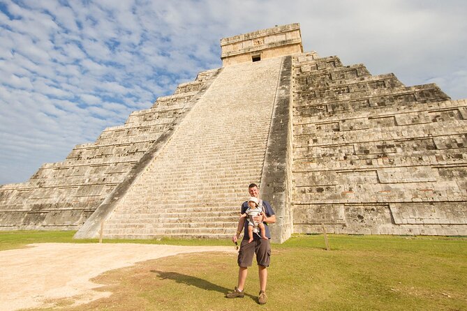Complete Chichen Itza Tour: Full-Day Historical Journey - Lunch at Tio Manolo keeps the day local in flavor