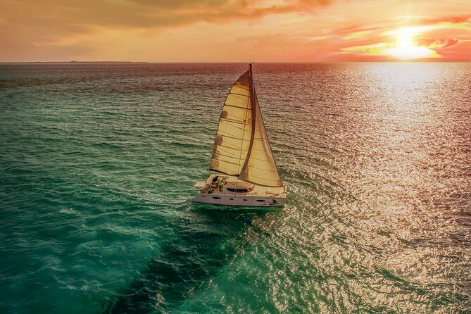 Complete Isla Mujeres excursion from Cancun with all inclusive - Spinnaker sailing when the weather allows