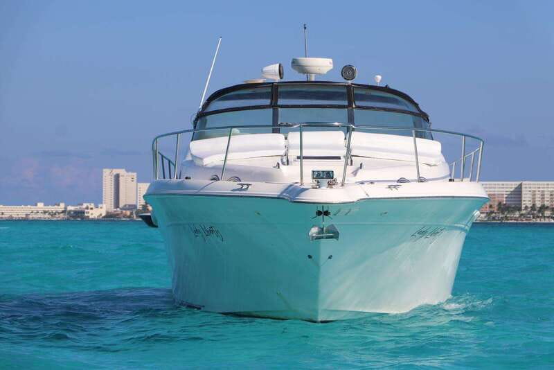 Cruising paradise in a luxury yacht in Cancun - Photos, views, and the pace of the day