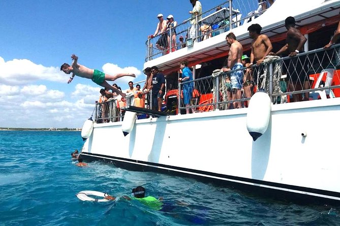 Dancer Cruise Isla Mujeres Snorkel Food and Drinks Included - Checking in at the Cancun pier