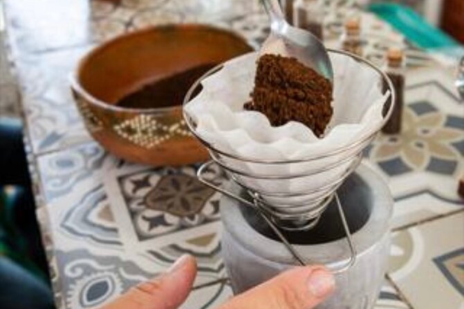 Del Grano al Cafe Learn how to roast grind and prepare coffe - Filtering and Brewing Your Own Cup