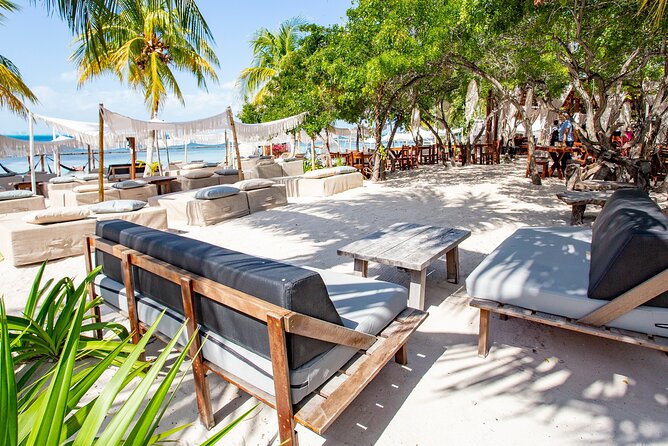 Deluxe Catamaran tour to Isla Mujeres with Open Bar and Lunch - The return cruise brings the party mood