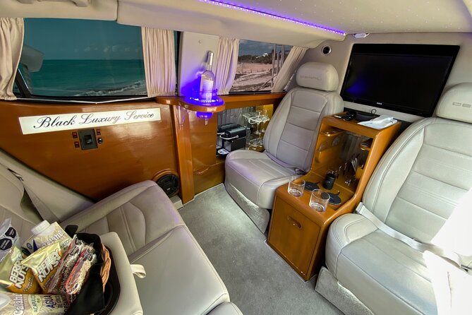 Deluxe GMC Limousine from CUN Airport to Cancun Hotel Zone - What the 30-minute ride is really like