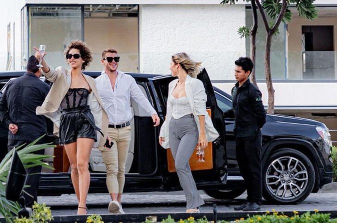 Deluxe Limousine GMC from Cancun Airport - The drinks and small comforts