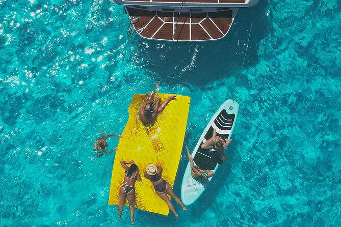 Deluxe Yacht 48FT with FlyBrige Rental in Cancun - Four hours: the best balance for most groups