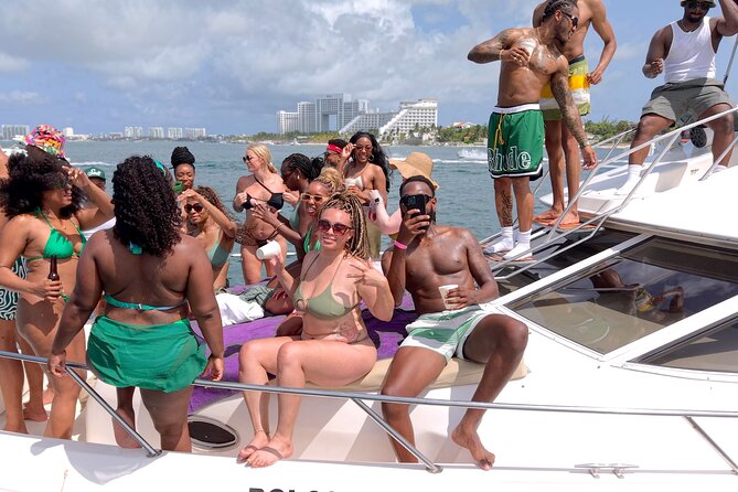 Deluxe Yacht 48FT with FlyBrige Rental in Cancun - Meeting point and practical planning