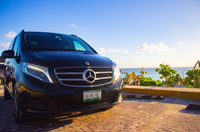 Departures in Mercedes Benz from Playa Mujeres to Cancun Airport - What you may receive during the ride