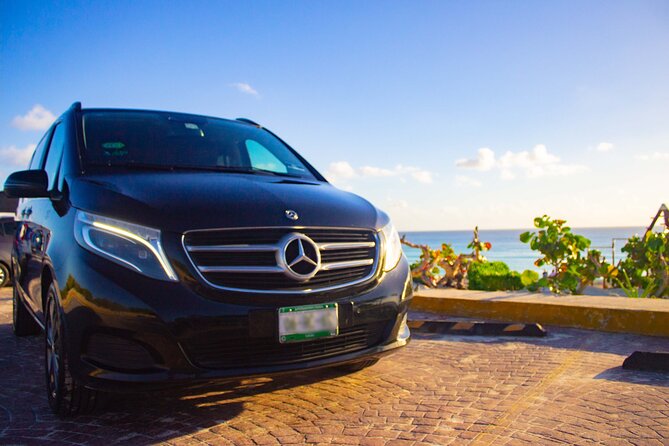 Departures in Mercedes Benz from Puerto Morelos to Cancun Airport - A calm final ride from Puerto Morelos to Cancun Airport
