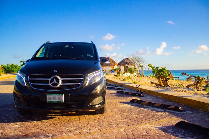 Departures in Mercedes Benz from Puerto Morelos to Cancun Airport - What happens at your hotel lobby
