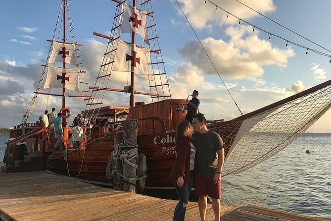 Feel the love on a romantic dinner at Cancun sea, with live music and open bar. - Open bar, included drinks, and the real price