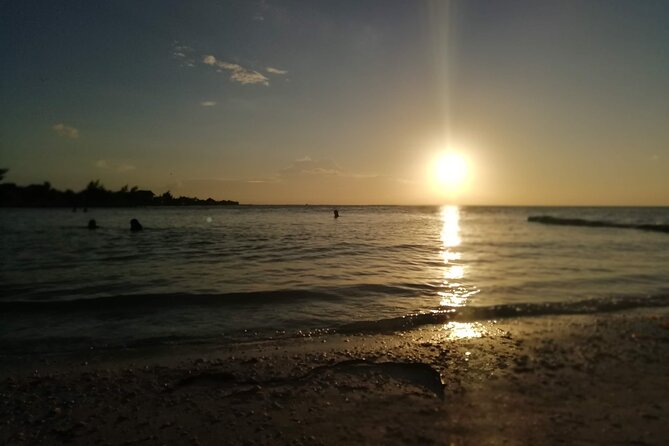 Full Day Tour of Isla Holbox and Isla Pasión with Cenote - The food plan, from breakfast box to chosen dish