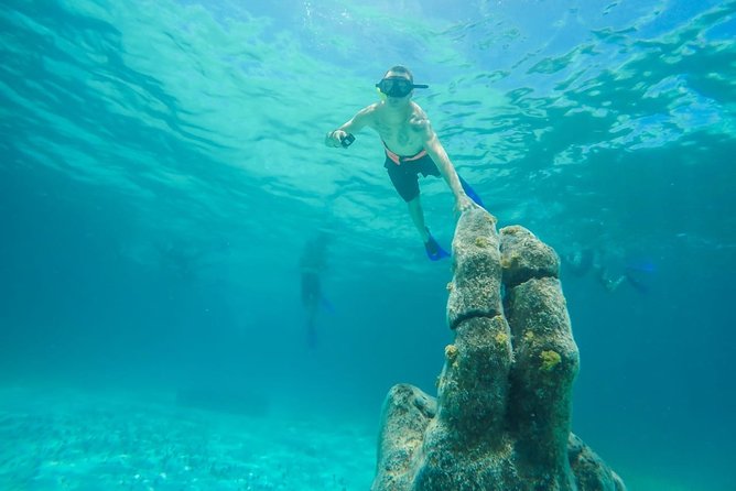 Half Day Sailing Private Catamaran to Isla Mujeres - The crew is a major part of the value