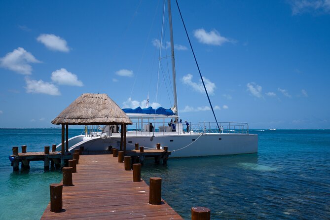 Hip hop party boat, adults only - Music, dancing, and the most important question