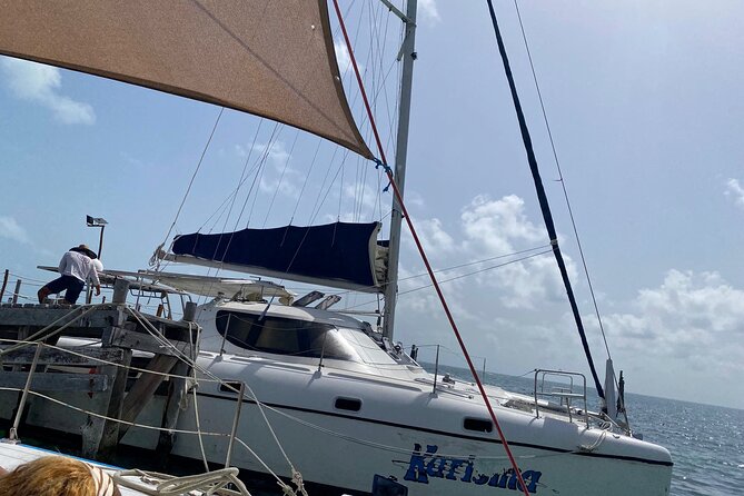Isla Mujeres Basic Tour in Catamaran with Snorkel and Open Bar - What the $59 price really covers
