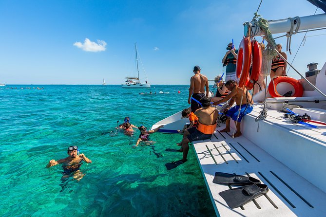 Isla Mujeres Catamaran, Open Bar & Optional Buffet and pick up - Two and a half hours to explore Isla Mujeres