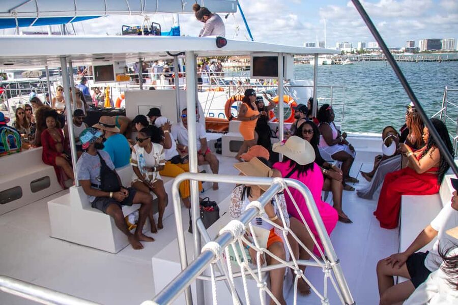 Isla Mujeres Catamaran, Snorkel & Buffet Lunch - Buffet lunch and open bar at a private beach club