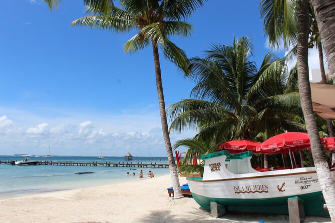 Isla Mujeres Catamaran Tour with Snorkeling at MUSA, Buffet Lunch & Open Bar - Crew service and the feel on board