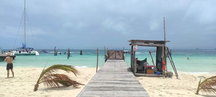 Isla Mujeres: Catamaran with Open Bar, Snorkeling and Lunch - The Caribbean snorkeling stop: beautiful but brief