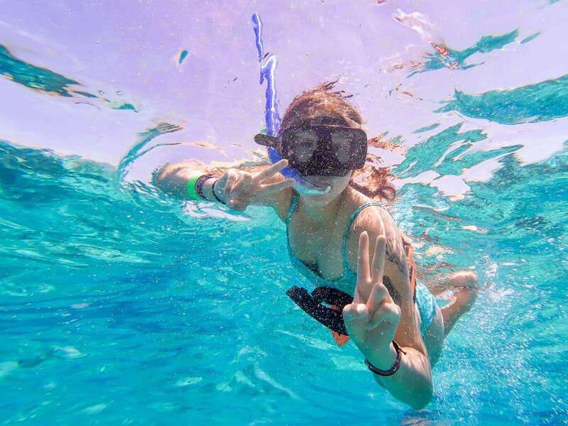 Isla Mujeres: Catamaran with Open Bar, Snorkeling and Lunch - Two hours to see Isla Mujeres your way