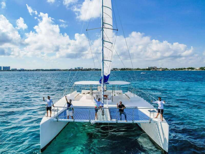 Isla Mujeres: Catamaran with Open Bar, Snorkeling and Lunch - The return sail and hotel transfer