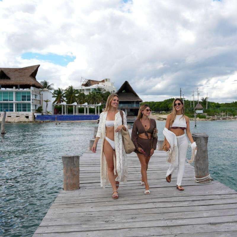 Isla Mujeres: Deluxe Catamaran Tour - Playa Norte and the beach-club break