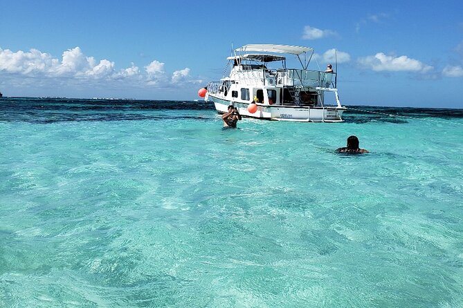 Isla Mujeres Full Day Tour on Yacht with Snorkel and Buffet - The reef stop near Punta Norte