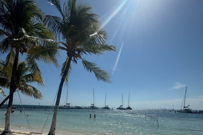 Isla Mujeres Plus Tour with Snorkeling Buffet and Open Bar - Comfort, group size, and service