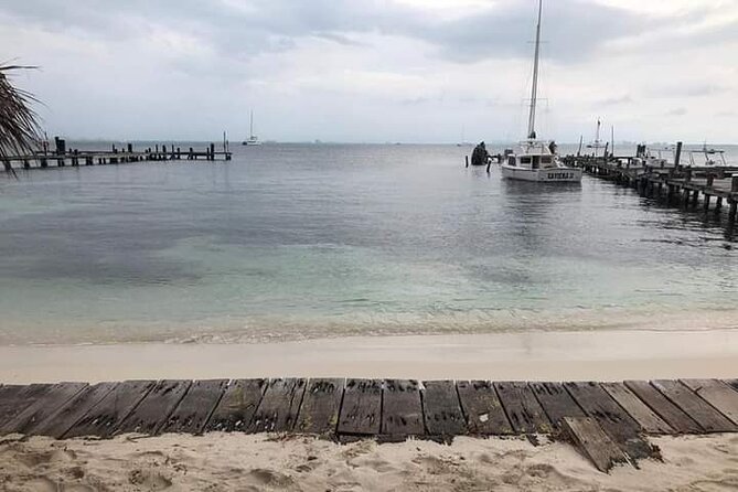 Isla Mujeres Premium Tour in Catamaran with Snorkel and Buffet - Service, comfort, and the group atmosphere