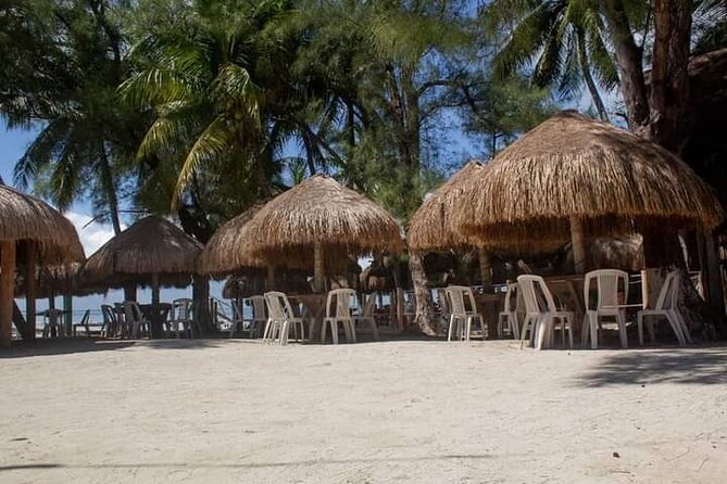 Isla Mujeres Premium Tour in Private Catamaran with Lunch - The important difference between private and exclusive