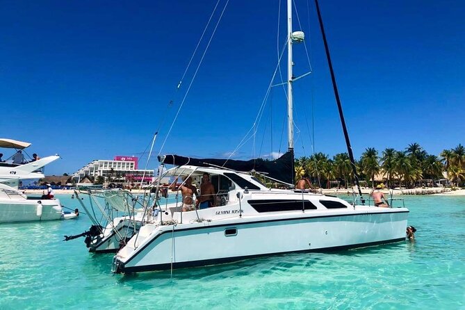 Isla Mujeres Private Catamaran, Cruising, Snorkeling having Fun!! - A five-hour sail built around time on the water