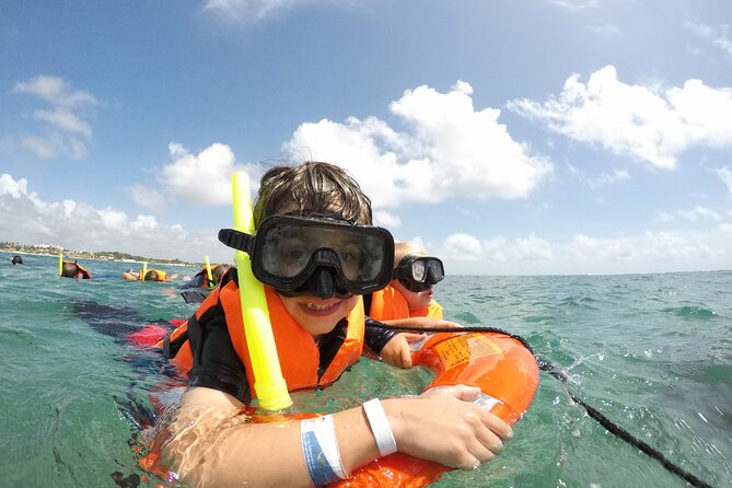 Isla Mujeres Snorkeling & Catamaran Adventure Tour - Drinks, group size, and the feel on board