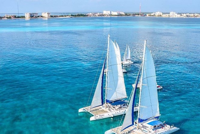 Isla Mujeres tour from Cancún (open bar, lunch ) - Sailing from Marina Las Perlas in Cancún