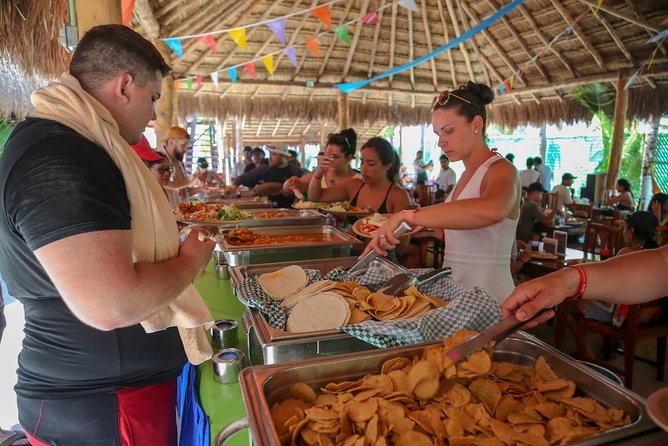 Isla Mujeres tour from Cancún (open bar, lunch ) - Lunch: convenient, but inspect your expectations