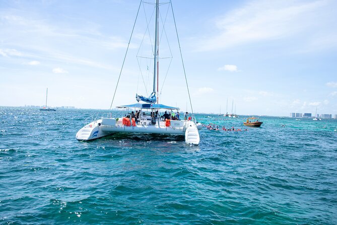 Isla Mujeres Tour on Catamaran with Snorkel, Open Bar, Buffet & Beach club - Who will enjoy this Isla Mujeres tour