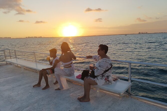 Isla Mujeres Tour with Open Bar Food and Snorkeling - A low-priced day that is not really $25