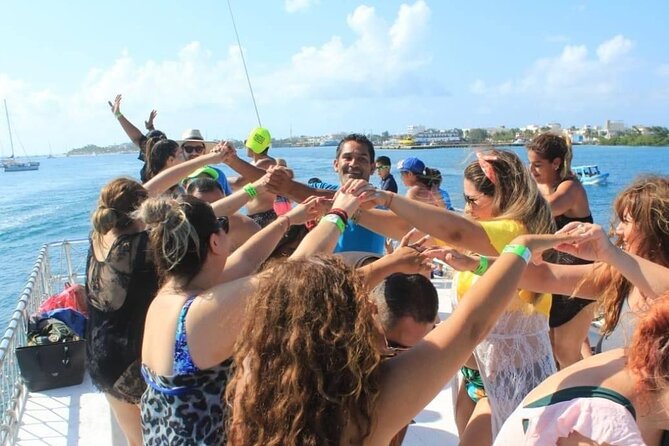Isla Mujeres Tour with Open Bar Food and Snorkeling - The sunset ride back to the mainland