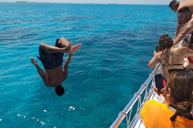 Isla Mujeres Tour with Open Bar Food and Snorkeling - Cruising through the Nichupte Lagoon channel