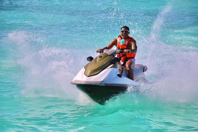 Jet Ski Rental in Cancun for 2 People - Learning the controls with Jorge and Mayra