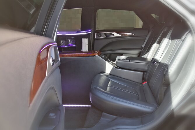 Lincoln Strecth Limousine with Wi Fi on board - Finding your representative outside the terminal
