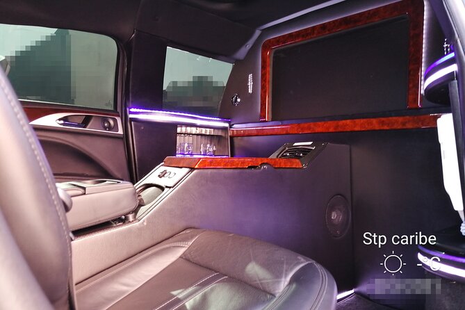 Lincoln Strecth Limousine with Wi Fi on board - Cold drinks, snacks, and cool towels