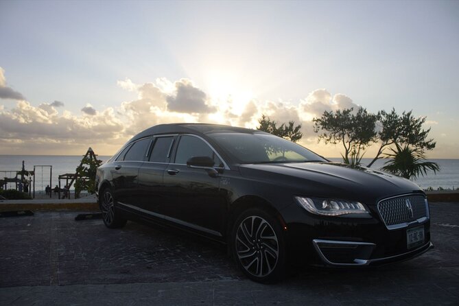 Lincoln Stretch limo from Cancun Hotel Zone to Cancun Airport - Inside the Lincoln MKZ stretch limo