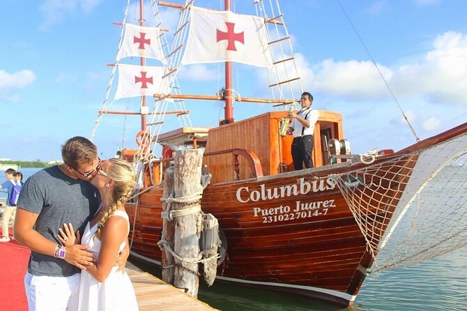 Live a Romantic Night Cruise Dinner at COLUMBUS (open bar included) - What happens at Marina Aquatours