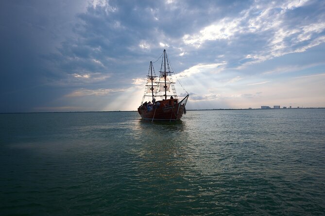 Live a Romantic Night Cruise Dinner at COLUMBUS (open bar included) - Dinner choices: steak, lobster, surf and turf, or vegetarian