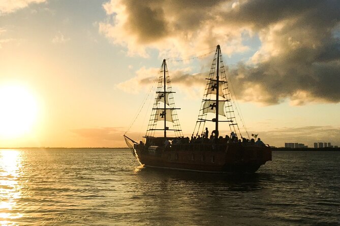 Live a Romantic Night Cruise Dinner at COLUMBUS (open bar included) - Who will enjoy this cruise most?