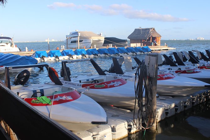 Live the experience of driving an Speedboat & Snorkel in CANCUN - Who will enjoy this most