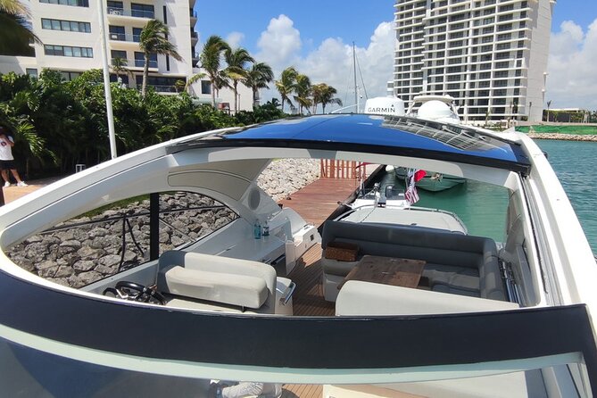 Luxury Sunseeker 50 - 6 hs Cancun - Isla Mujeres (MagicSea-SS) - Crew service and the private-boat advantage