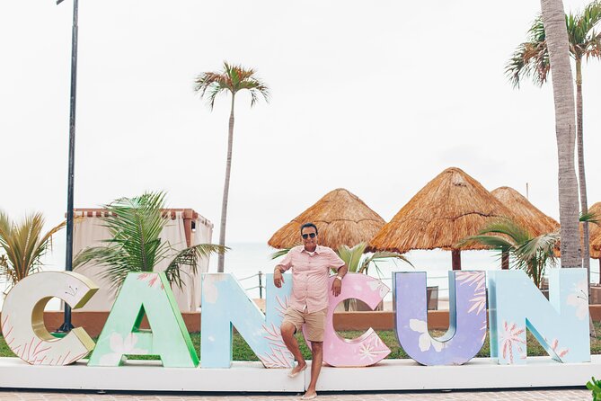 Photographer, Professional Photo Shoot - Cancun - What the photographer does during the session