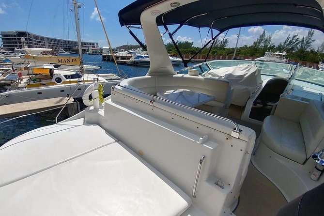 Playa Mujeres rent a Yacht 4hrs with Food and drinks aboard CA55 - A possible stop in downtown Isla Mujeres