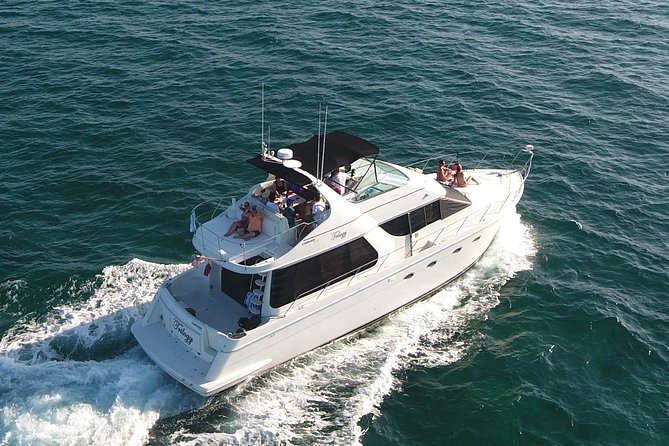 Playa Mujeres rent a Yacht 4hrs with Food and drinks aboard CA55 - How the private format changes the experience