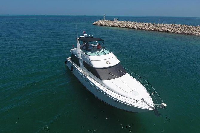 Playa Mujeres rent a Yacht 4hrs with Food and drinks aboard CA55 - Leaving VNV Marina and following the Cancun coast